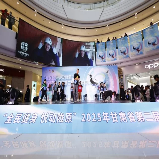 足球杯赛焦点对决:从阵容视角剖析精彩对抗